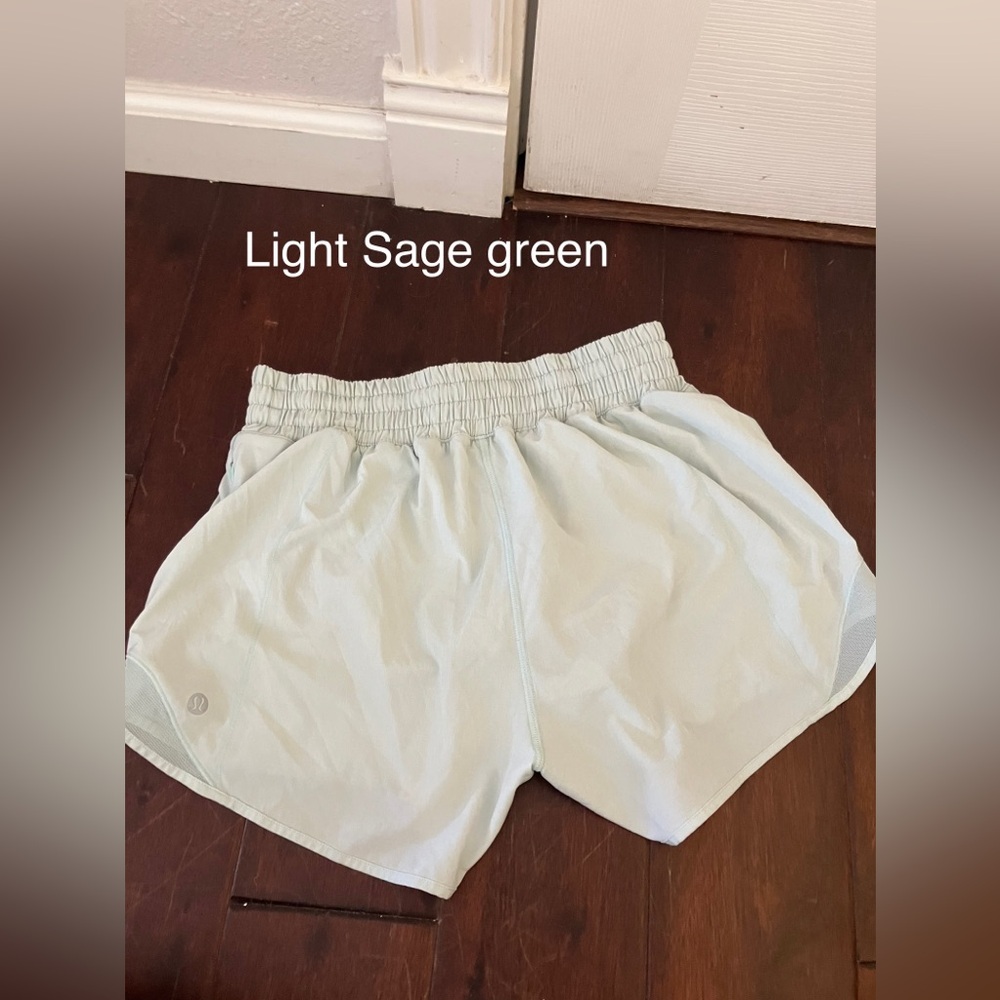 Lululemon Hotty Hot Shorts Lined light sage green sz 6 w/ 4 inch inseam